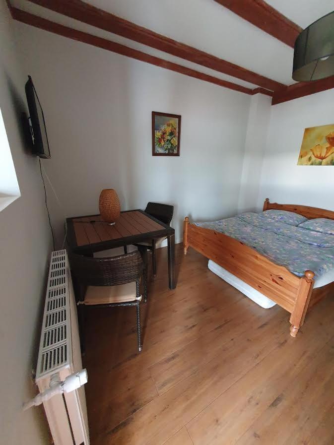 Gosciniec Zoska Hostel Ostrzyce Bagian luar foto